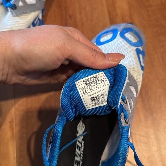 Brooks T7 racing shoe - Picture 4 of 4